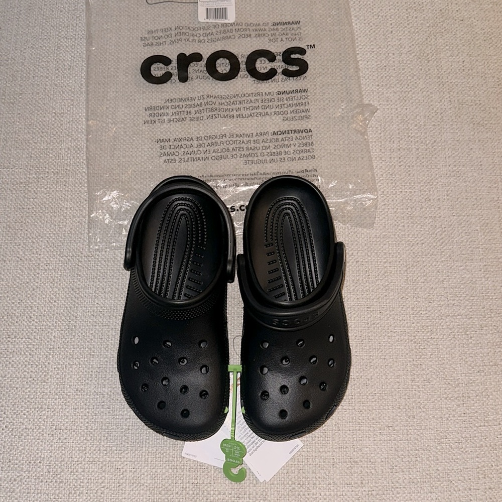 Crocs Unisex-Adult Classic Clogs, Black, women’s size 6 - Picture 8 of 10